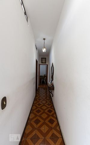 Casa à venda com 104m², 3 quartos e 2 vagas Casa à venda com 104m², 3 quartos e 2 vagasCorredor