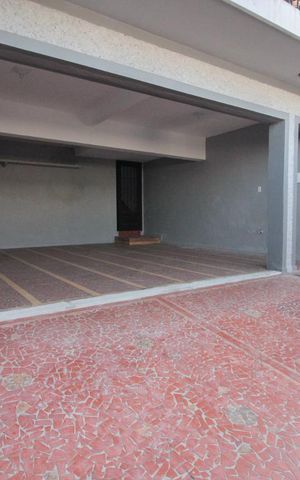 Casa à venda com 130m², 2 quartos e 2 vagasgaragem