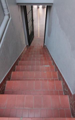 Casa à venda com 130m², 2 quartos e 2 vagasescada acesso dormitorio
