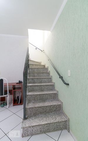 Casa à venda com 150m², 3 quartos e 2 vagasEscadas