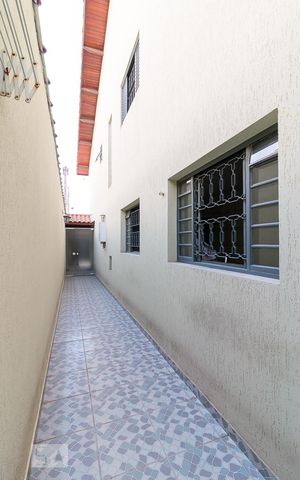 Casa à venda com 150m², 3 quartos e 2 vagasCorredor lateral externo