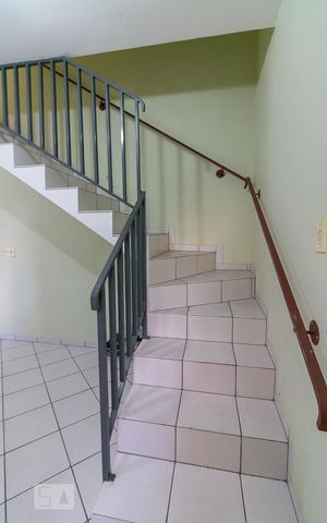Casa à venda com 150m², 3 quartos e 2 vagasEdícula - escadas