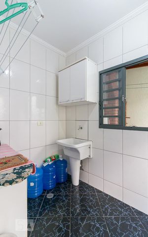 Casa à venda com 150m², 3 quartos e 2 vagasÁrea de serviço