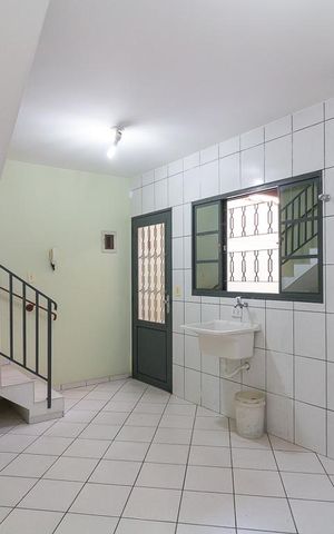 Casa à venda com 150m², 3 quartos e 2 vagasEdícula - quarto de serviço
