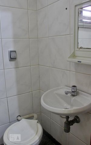 Apartamento à venda com 276m², 4 quartos e 3 vagasBanheiro de Serviço