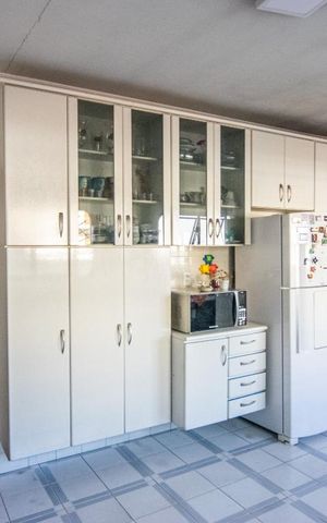 Casa à venda com 775m², 4 quartos e 3 vagas Casa à venda com 775m², 4 quartos e 3 vagasCozinha