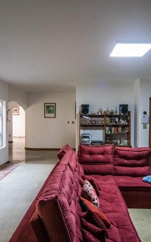 Casa à venda com 775m², 4 quartos e 3 vagas Casa à venda com 775m², 4 quartos e 3 vagasSala