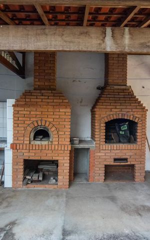 Casa à venda com 775m², 4 quartos e 3 vagas Casa à venda com 775m², 4 quartos e 3 vagasChurrasqueira