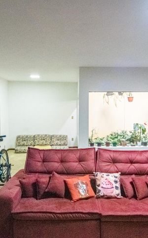 Casa à venda com 775m², 4 quartos e 3 vagas Casa à venda com 775m², 4 quartos e 3 vagasSala