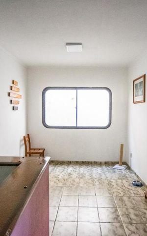 Casa à venda com 775m², 4 quartos e 3 vagas Casa à venda com 775m², 4 quartos e 3 vagasHall