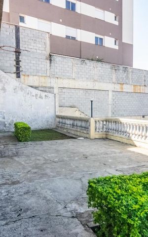 Casa à venda com 775m², 4 quartos e 3 vagas Casa à venda com 775m², 4 quartos e 3 vagasQuintal
