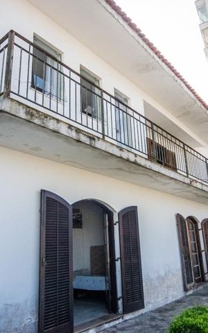 Casa à venda com 775m², 4 quartos e 3 vagas Casa à venda com 775m², 4 quartos e 3 vagasQuintal