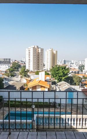 Casa à venda com 775m², 4 quartos e 3 vagas Casa à venda com 775m², 4 quartos e 3 vagasVaranda