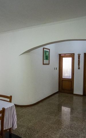 Casa à venda com 775m², 4 quartos e 3 vagas Casa à venda com 775m², 4 quartos e 3 vagasSala de Jantar