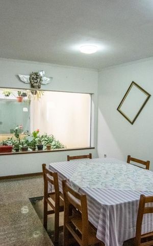 Casa à venda com 775m², 4 quartos e 3 vagas Casa à venda com 775m², 4 quartos e 3 vagasSala de Jantar