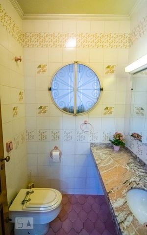 Casa à venda com 775m², 4 quartos e 3 vagas Casa à venda com 775m², 4 quartos e 3 vagasLavabo