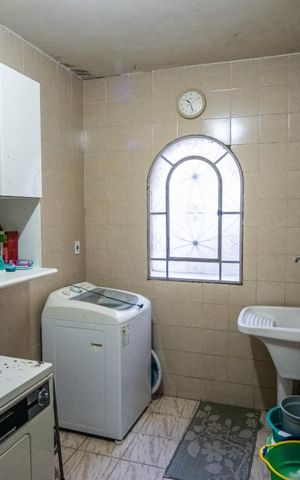 Casa à venda com 775m², 4 quartos e 3 vagas Casa à venda com 775m², 4 quartos e 3 vagasÁrea de Serviço