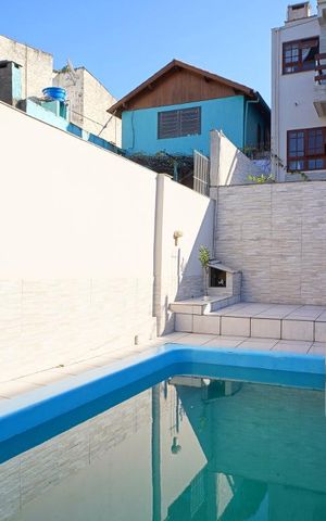 Casa à venda com 300m², 4 quartos e 2 vagasPiscina
