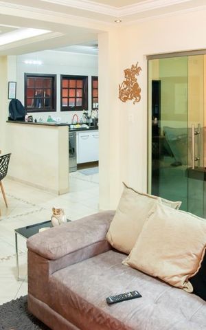 Casa para alugar com 200m², 3 quartos e 4 vagas Casa para alugar com 200m², 3 quartos e 4 vagasSala