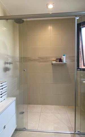 Apartamento para alugar com 200m², 3 quartos e 4 vagas Apartamento para alugar com 200m², 3 quartos e 4 vagasBanheiro da Suíte 1