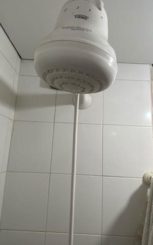 Apartamento para alugar com 200m², 3 quartos e 4 vagas Apartamento para alugar com 200m², 3 quartos e 4 vagasChuveiro