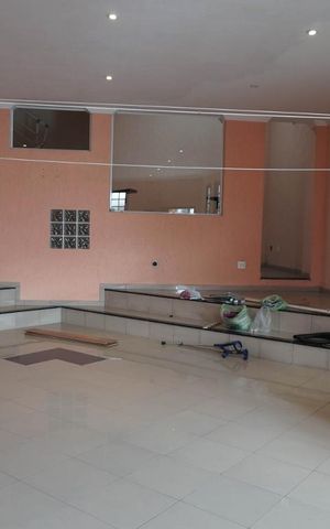Casa à venda com 379m², 5 quartos e 3 vagas Casa à venda com 379m², 5 quartos e 3 vagasSalão de Festas