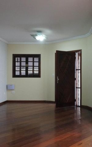 Casa à venda com 379m², 5 quartos e 3 vagas Casa à venda com 379m², 5 quartos e 3 vagasSala