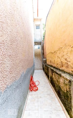 Casa à venda com 250m², 3 quartos e 1 vaga Casa à venda com 250m², 3 quartos e 1 vagaAcesso para casas fundos