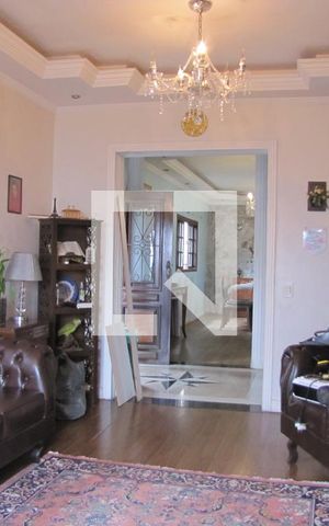 Casa à venda com 413m², 5 quartos e 6 vagasSala