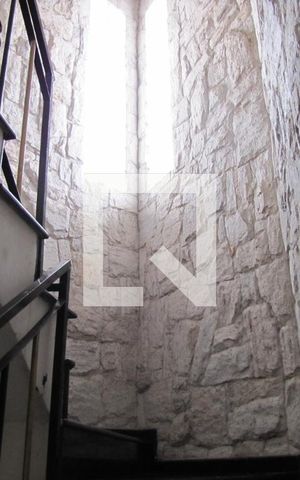 Casa à venda com 413m², 5 quartos e 6 vagasEscada