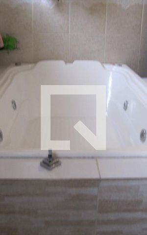 Casa à venda com 413m², 5 quartos e 6 vagasBanheiro Suíte 1
