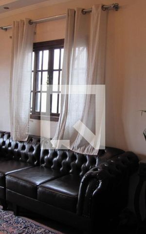 Casa à venda com 413m², 5 quartos e 6 vagasSala