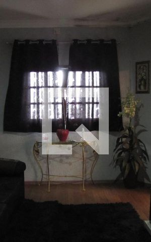 Casa à venda com 413m², 5 quartos e 6 vagasSala de TV
