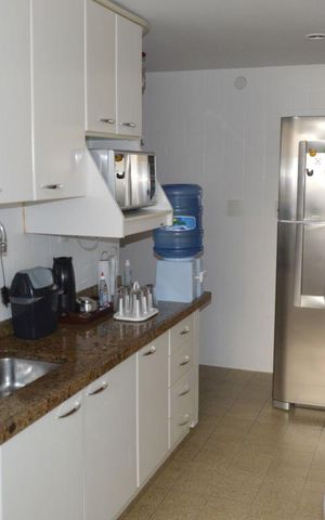 Apartamento à venda com 192m², 4 quartos e 2 vagasCozinha e Área de Serviço