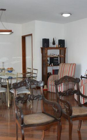 Apartamento à venda com 192m², 4 quartos e 2 vagasSala