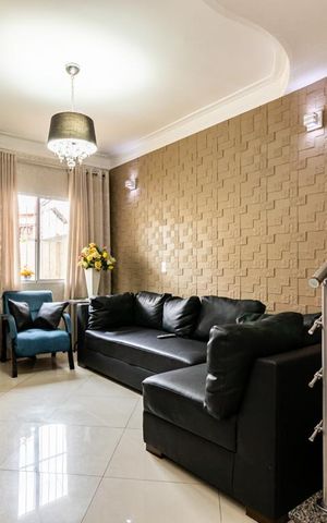 Casa à venda com 136m², 3 quartos e 2 vagas Casa à venda com 136m², 3 quartos e 2 vagasSala