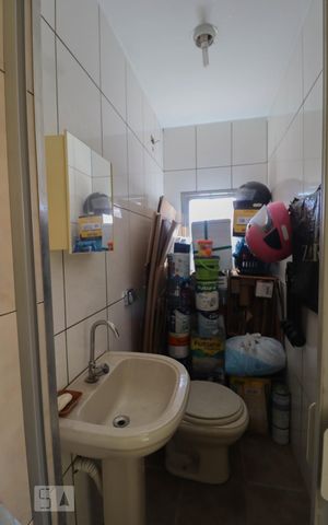 Casa à venda com 150m², 3 quartos e 2 vagas Casa à venda com 150m², 3 quartos e 2 vagasBanheiro de Serviço