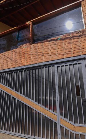 Casa à venda com 150m², 3 quartos e 2 vagas Casa à venda com 150m², 3 quartos e 2 vagasFachada
