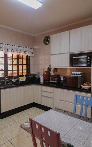 Casa à venda com 150m², 3 quartos e 2 vagas Casa à venda com 150m², 3 quartos e 2 vagasCozinha
