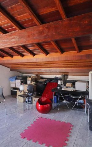 Casa à venda com 150m², 3 quartos e 2 vagas Casa à venda com 150m², 3 quartos e 2 vagasEspaço de lazer
