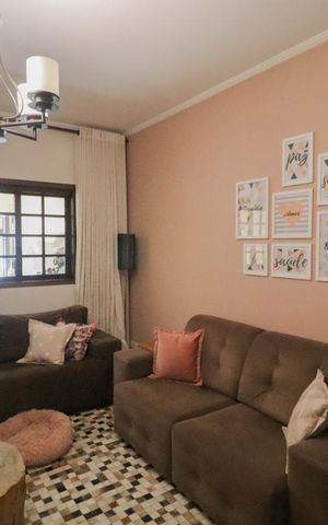Casa à venda com 150m², 3 quartos e 2 vagas Casa à venda com 150m², 3 quartos e 2 vagasSala