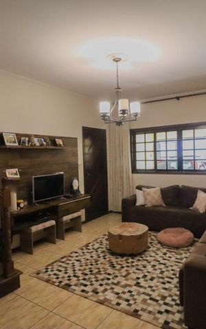 Casa à venda com 150m², 3 quartos e 2 vagas Casa à venda com 150m², 3 quartos e 2 vagasSala