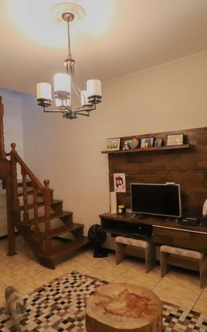 Casa à venda com 150m², 3 quartos e 2 vagas Casa à venda com 150m², 3 quartos e 2 vagasSala