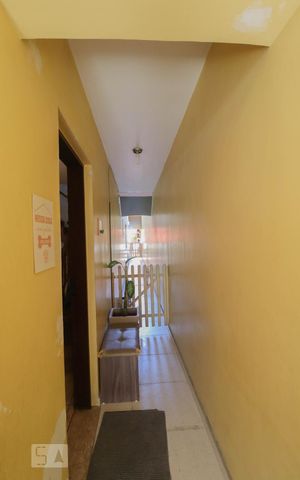 Casa à venda com 150m², 3 quartos e 2 vagas Casa à venda com 150m², 3 quartos e 2 vagasCorredor