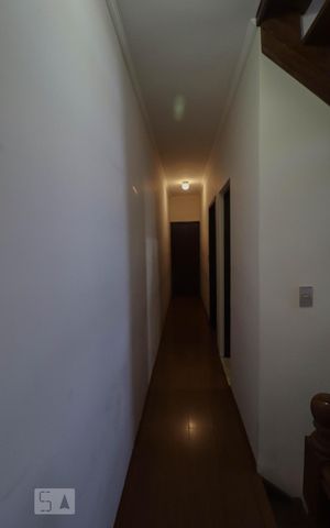 Casa à venda com 150m², 3 quartos e 2 vagas Casa à venda com 150m², 3 quartos e 2 vagasCorredor