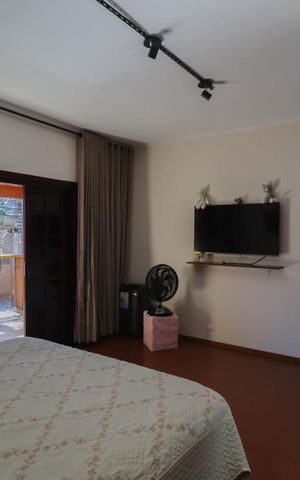 Casa à venda com 150m², 3 quartos e 2 vagas Casa à venda com 150m², 3 quartos e 2 vagasSuíte