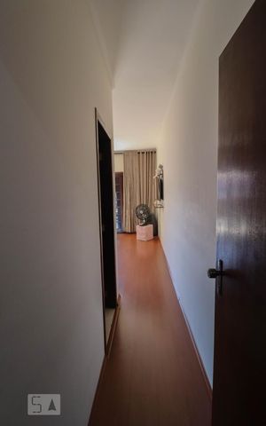 Casa à venda com 150m², 3 quartos e 2 vagas Casa à venda com 150m², 3 quartos e 2 vagasCorredor