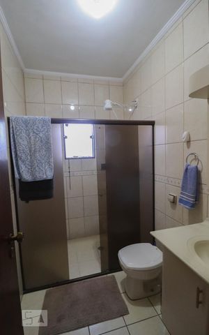 Casa à venda com 150m², 3 quartos e 2 vagas Casa à venda com 150m², 3 quartos e 2 vagasBanheiro