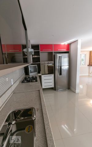 Casa de condomínio à venda com 241m², 3 quartos e 2 vagas Casa de condomínio à venda com 241m², 3 quartos e 2 vagasCozinha