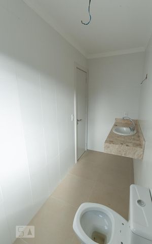 Casa de condomínio à venda com 241m², 3 quartos e 2 vagas Casa de condomínio à venda com 241m², 3 quartos e 2 vagasBanheiro do Quarto 2